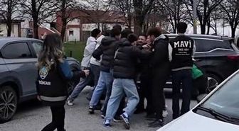 Kavga ihbarına giden polisler pastayla karşılandı