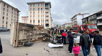 Malatya'da kamyonet ile otomobil çarpıştı: 2 yaralı