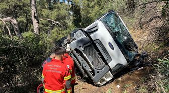 Fethiye'de beton mikseri 15 metreden yuvarlandı: 1 yaralı