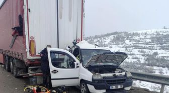 Aşkale yolunda feci kaza: Hafif Ticari araç, Tır'a arkadan çarptı, 2 ölü 3 yaralı