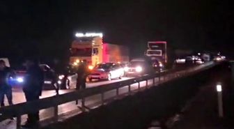 Erzurum'da jandarma aracının da karıştığı zincirleme kaza: 2 asker yaralı