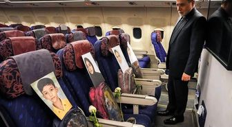 İran heyetinin uçağına ABD'nin Minab'daki saldırısında ölen çocukların fotoğrafları konuldu