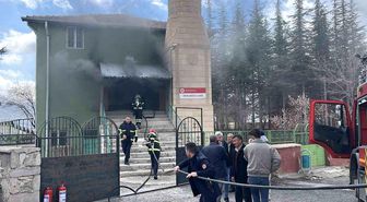 Niğde'de camide yangın, ekiplerin müdahalesi sürüyor