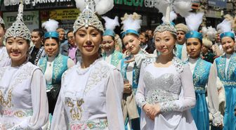 Niğde'de nevruz coşkusu kortejle başladı