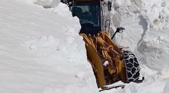 Nisan ayında 4 metre karla mücadele