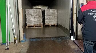 Sakarya'da 32 ton son tüketim tarihi geçmiş tavuk eti ele geçirildi