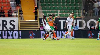 Trendyol Süper Lig: Corendon Alanyaspor: 0 Trabzonspor: 0 (İlk yarı)