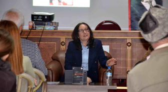 Yazar Hülya Başarangil Demir, Bilecik'te okuyucuyla bir araya geldi