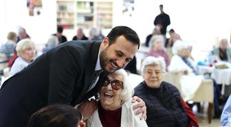 Huzurevi Ziyaretinde Erdoğan’a Sevgi Dolu Anlar