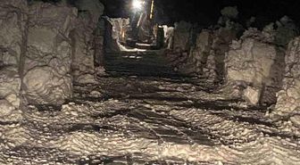 Bitlis'te karda mahsur kalan 112 ekibi kurtarıldı