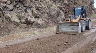 Elazığ'da heyelan nedeniyle kapanan köy yolu yeniden ulaşıma açıldı