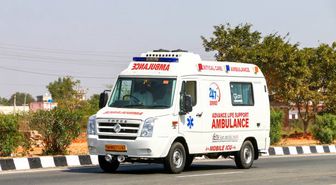 Hindistan'da trafik kazası: 13 ölü, 30 yaralı