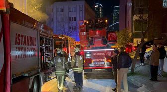 Kağıthane'de 5 katlı iş hanında yangın