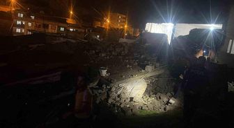 Siirt'te metruk bina çöktü