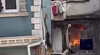 Beyoğlu'nda 5 katlı binada çıkan yangın söndürüldü