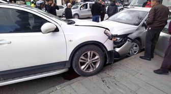 Erzincan'da trafik kazası: 2 yaralı