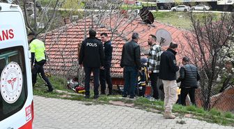 Motosiklet gecekondunun bahçesine devrildi; sürücü öldü