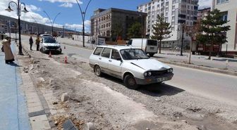 Otomobil ile kamyonet çarpıştı: 1 yaralı