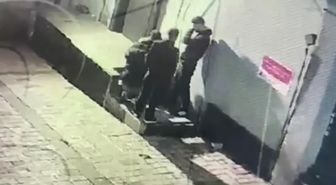 Taksim'de yardım etme bahanesiyle alkollü kişinin çantasını çaldılar