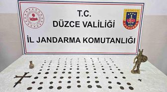 Tarihi eserleri satmak için müşteri ararken jandarmaya yakalandılar