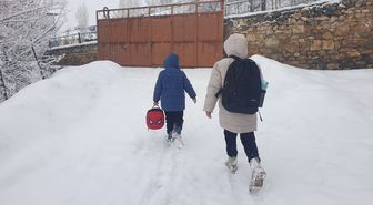 Van'da kar yağışı; 93 yerleşim yeri ulaşıma kapandı