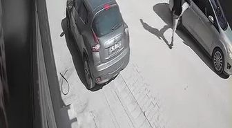 Avcılar'da araçları tekmeleyen şüpheli kamerada; serbest bırakıldı, yine saldırdı