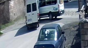 Kayseri'de iki minibüs çarpıştığı kaza kamerada; 8 yaralı