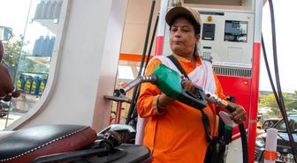 İran ve ABD'nin ateşkes açıklamasının ardından petrol fiyatları geriledi