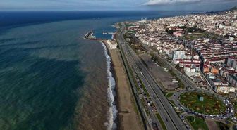 Trabzon'da sahil çamura bulandı
