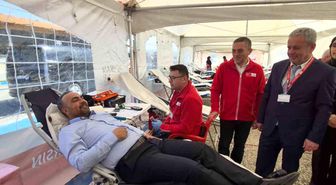 Üniversite öğrencilerinden kan bağış kampanyasına yoğun ilgi