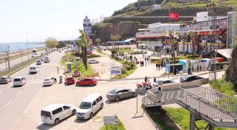 Samsun'da Toprak Kayması Sonrası AVM'nin Bağlantı Noktaları Trafiğe Kapatıldı