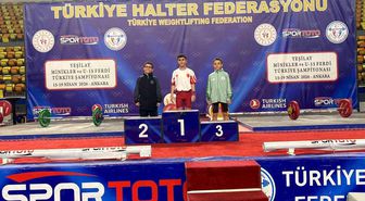 Ağrılı öğrenci halterde Türkiye şampiyonu oldu