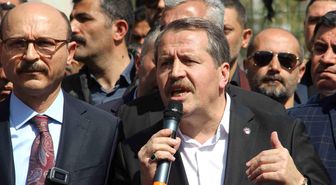 Eğitim-Bir-Sen Genel Başkanı Ali Yalçın'dan saldırının yaşandığı okulun önünde açıklama