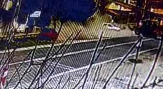 Traktörle otomobilin çarpıştığı kaza kamerada: 2 yaralı