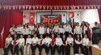 Vanlı miniklerden yürekleri ısıtan etkinlik: Konser gelirini Mehmetçik Vakfı'na bağışladılar