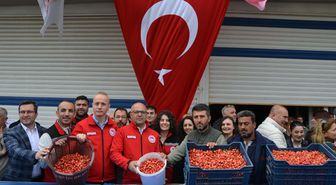 Manisa'da sezonun ilk kirazı 6 bin TL'den satıldı