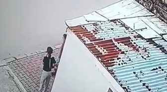Tartıştığı eşine aracıyla çarpıp ayaklarını ezdi; o anlar kamerada