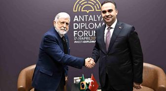 Bakan Kacır, 5. Antalya Diploması Forumu'nda çeşitli ülkelerden üst düzey isimlerle bir araya geldi