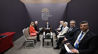 Bakan Kacır'dan Antalya'da diplomasi trafiği