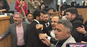 İzmir Büyükşehir Belediyesi Meclis Toplantısında Arbede