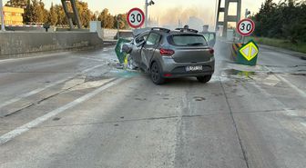 İzmir'de bariyerlere çarpıp yanan otomobilin sürücüsü öldü