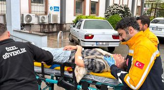 Kontrolden çıkan otomobil elektrik direğine çarptı: 3 yaralı