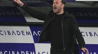 Okan Buruk alınan 3 puan sonrası hakemlere ateş püskürdü