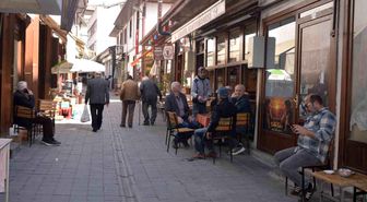 Ölen müşterilerinin hatıralarını kıraathanenin duvarında yaşatıyor