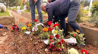 Saldırıda hayatını kaybeden Kerem'in mezarına çiçekler dikildi