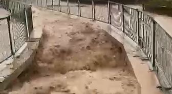 Sivas'ta sağanak; ırmak taştı, yol ve tarım arazilerini su bastı