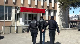 Uyuşturucuyu vites ile teyip arasındaki iç kısımda zulaladı