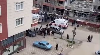 Ankara'da inşaat iskelesi çöktü; 3 işçi yaralı