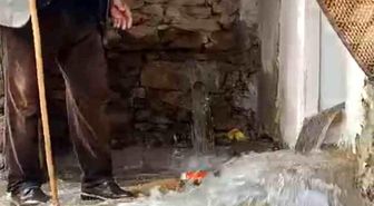 Bahçesaray'da dağlarda kar, mahallede sel