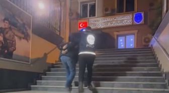 İstanbul'da polis yeleğiyle sanal medyadan yayın yapan şüpheli yakalandı